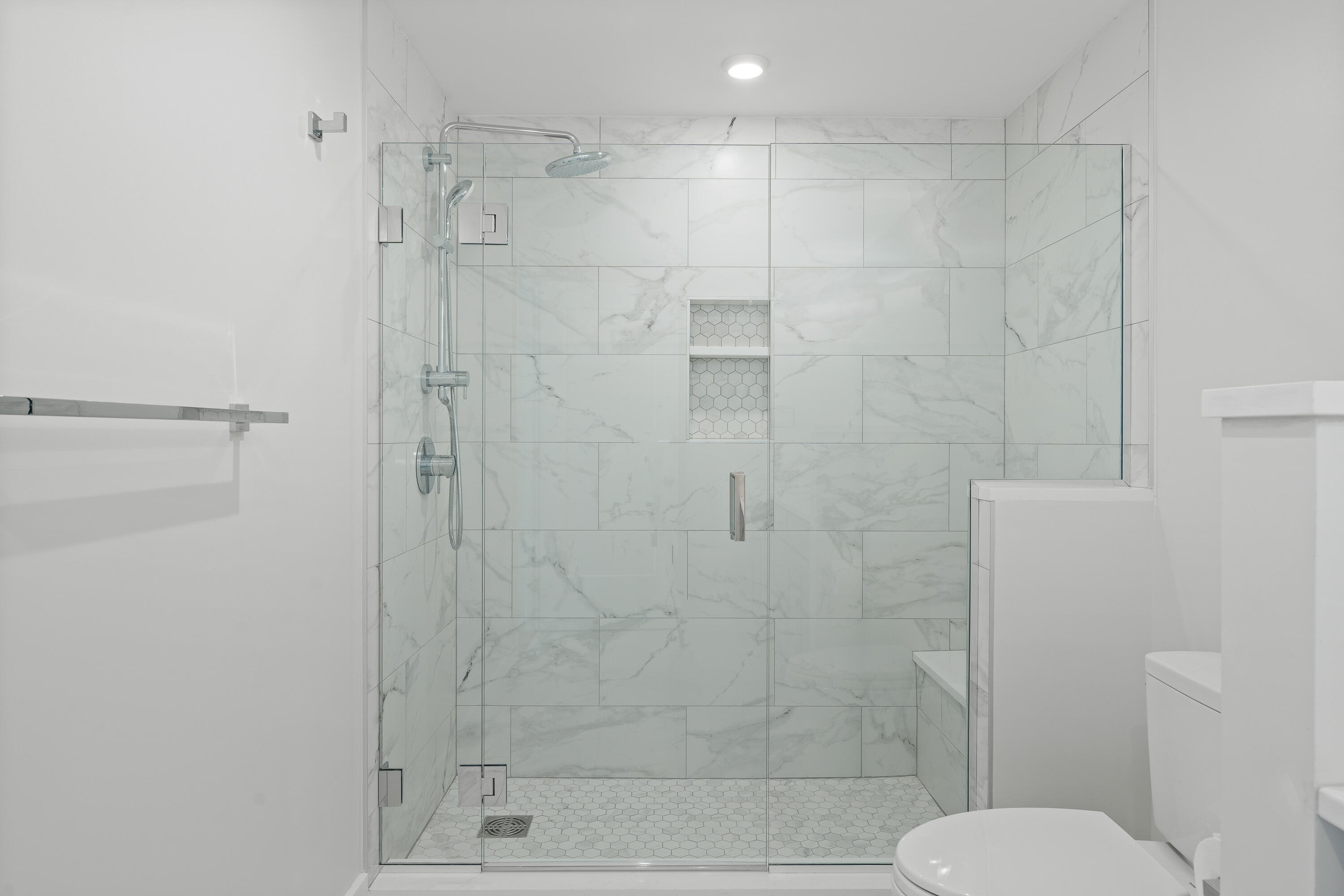 387 Commercial Street, 209