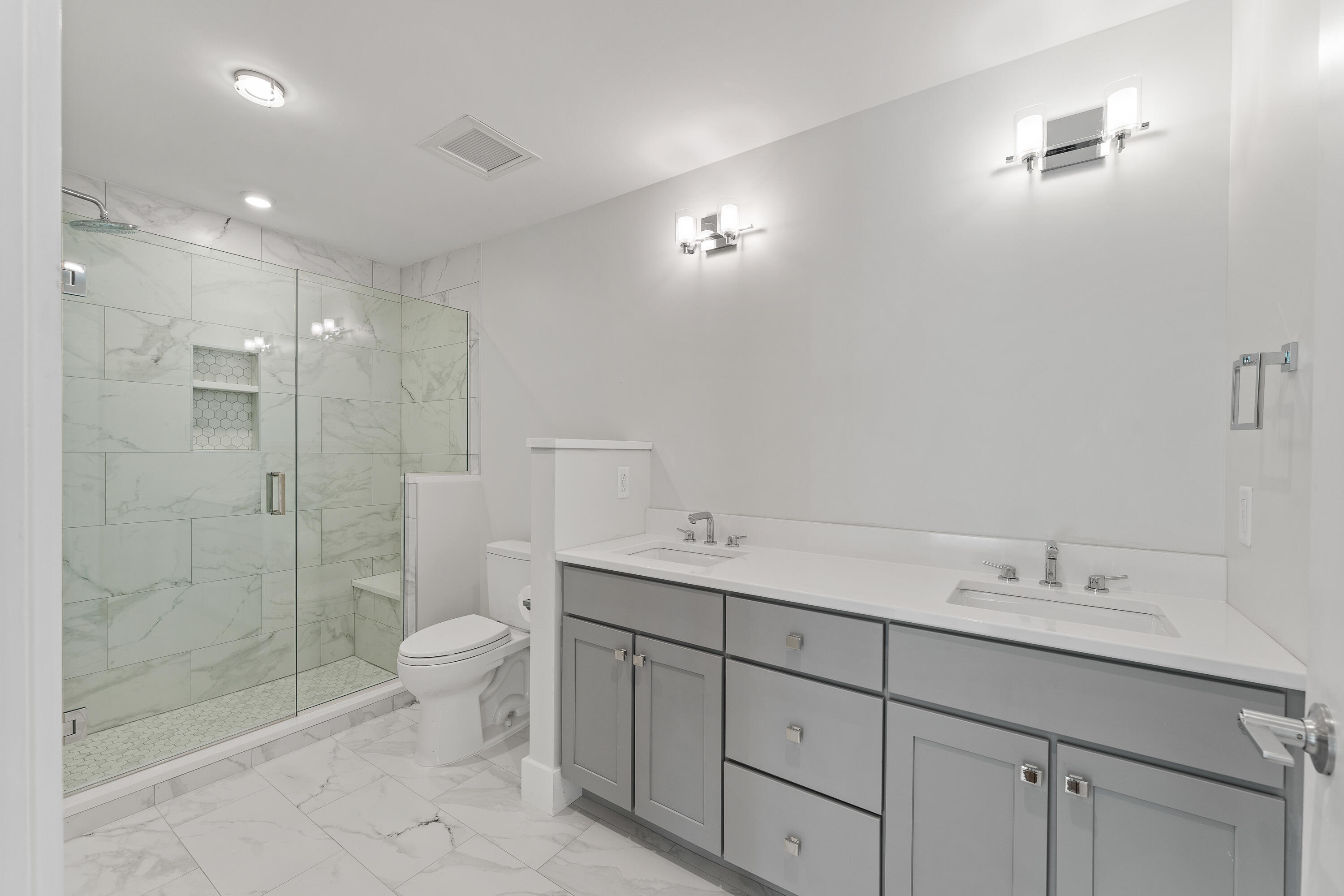 387 Commercial Street, 209