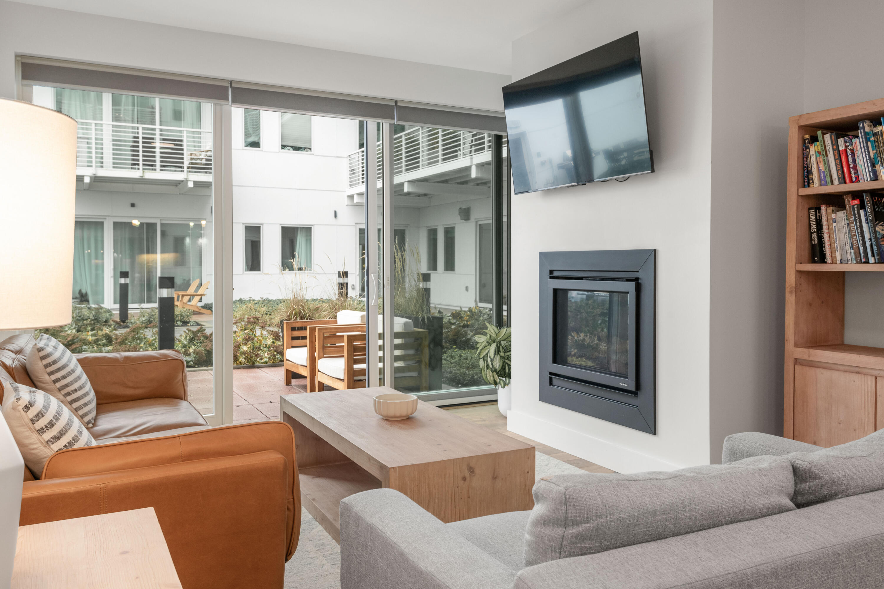 383 Commercial Street, 305