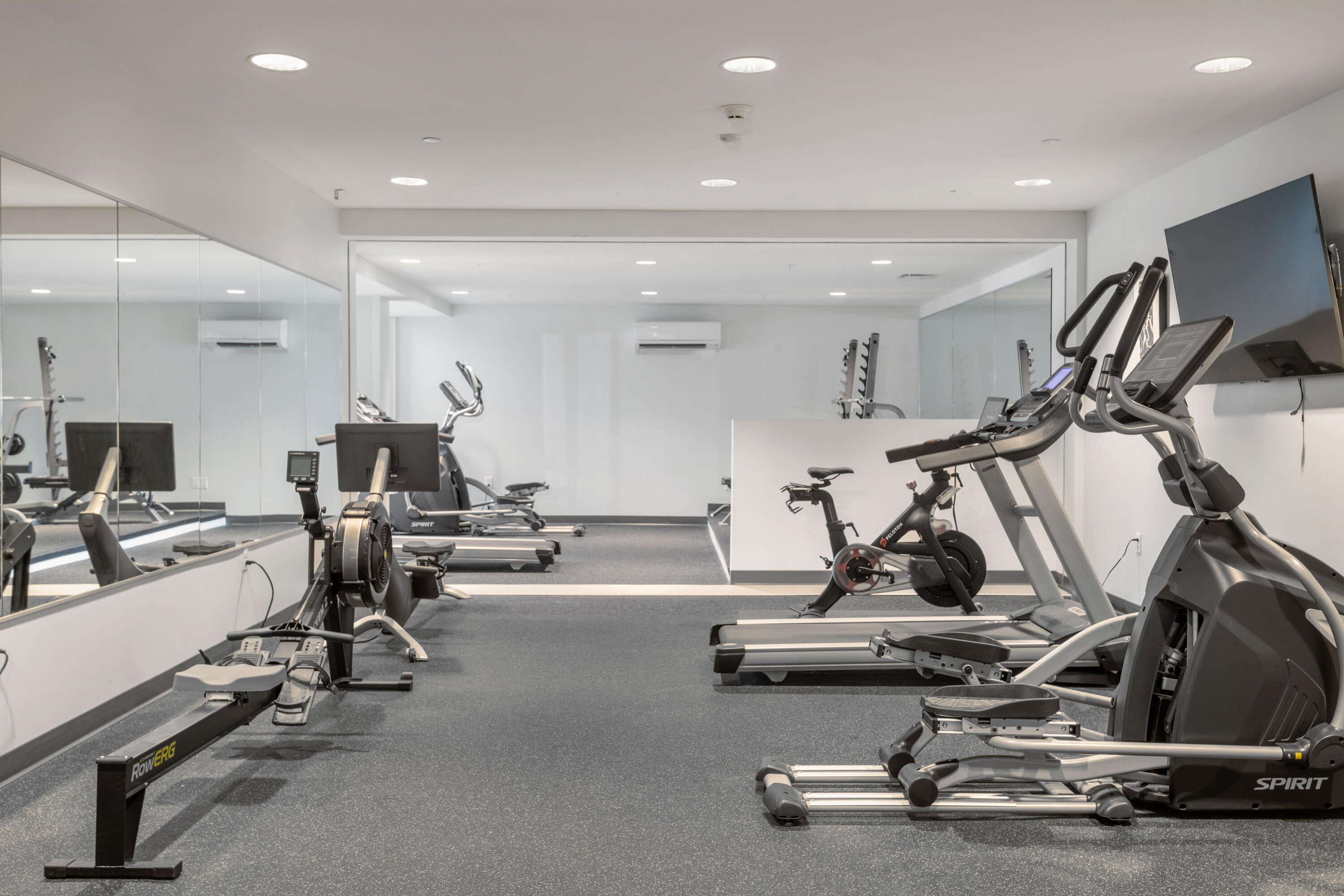 383 Commercial Street, 305