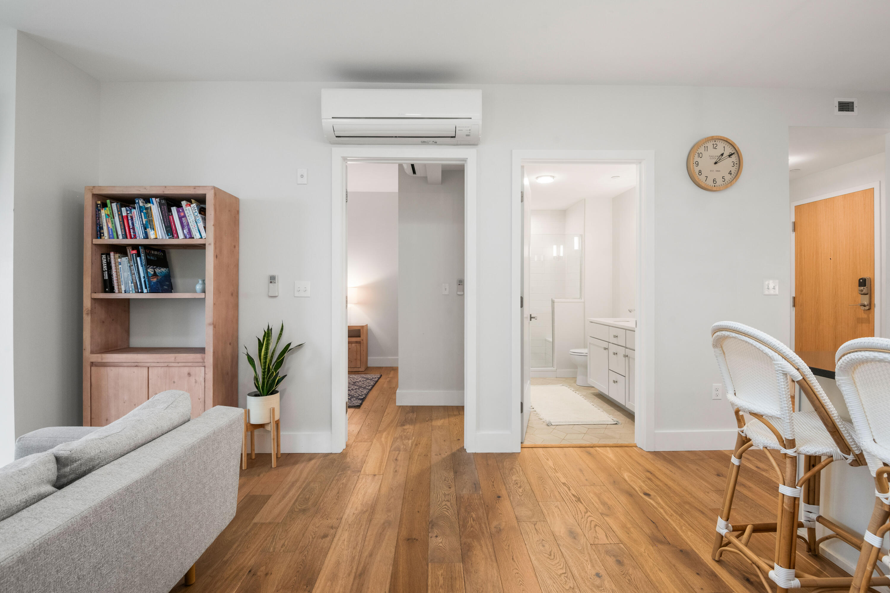 383 Commercial Street, 305