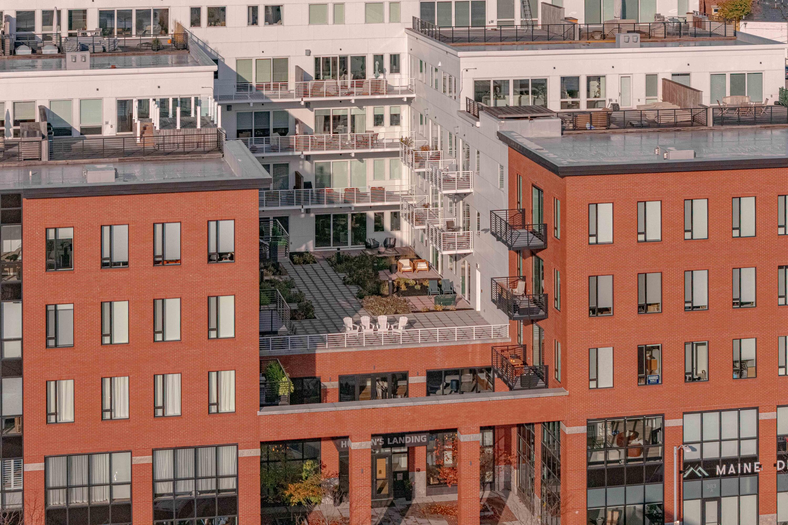 383 Commercial Street, 305