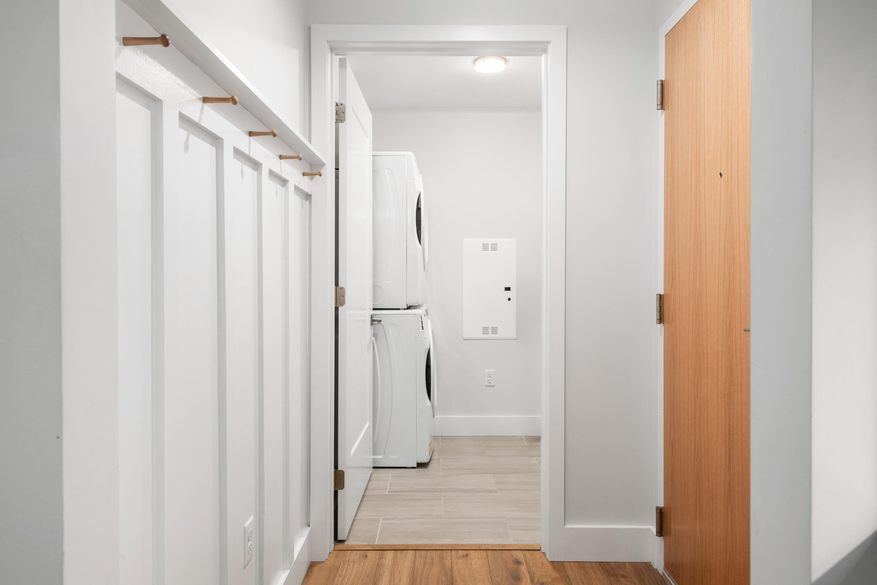 383 Commercial Street, 305