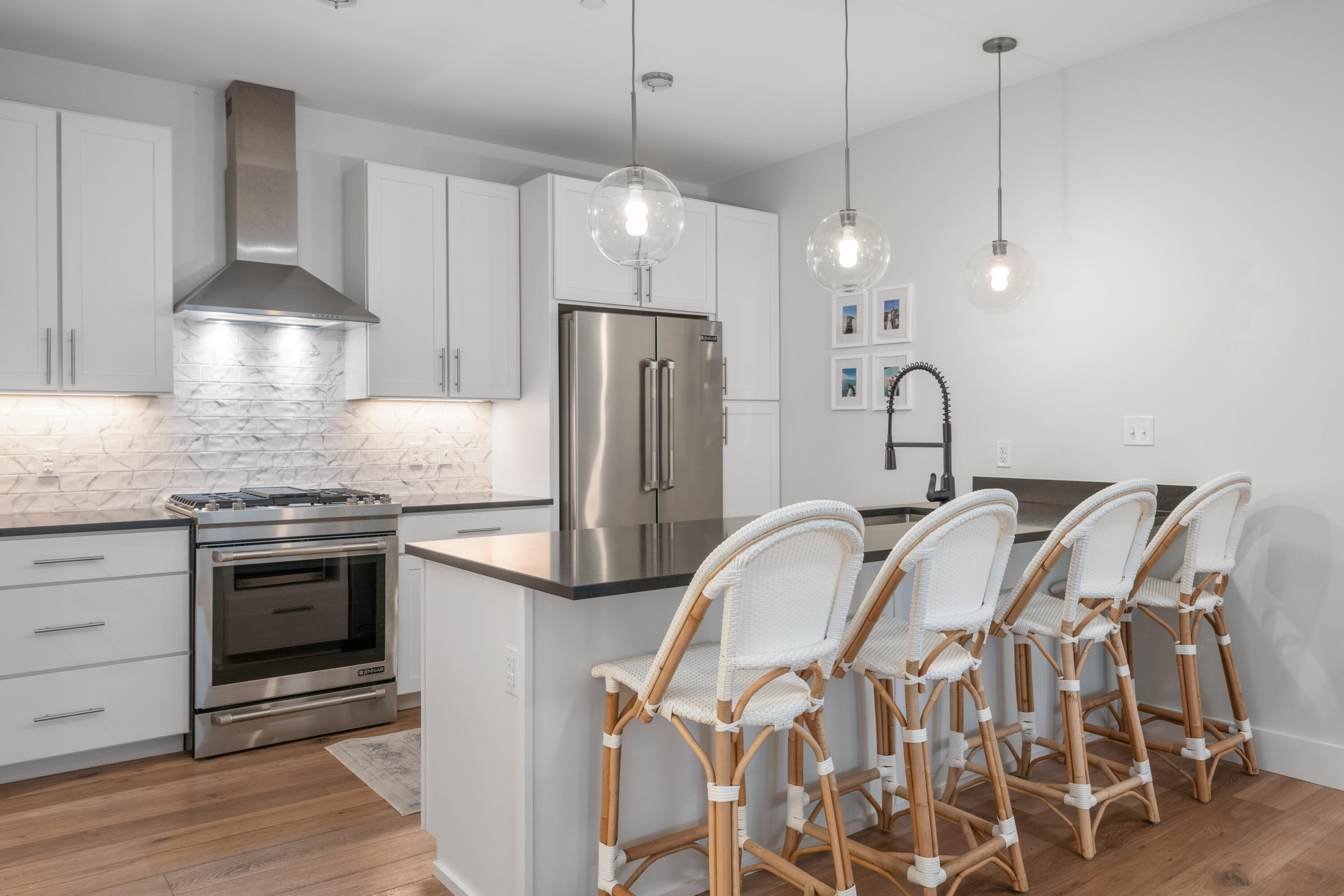 383 Commercial Street, 305