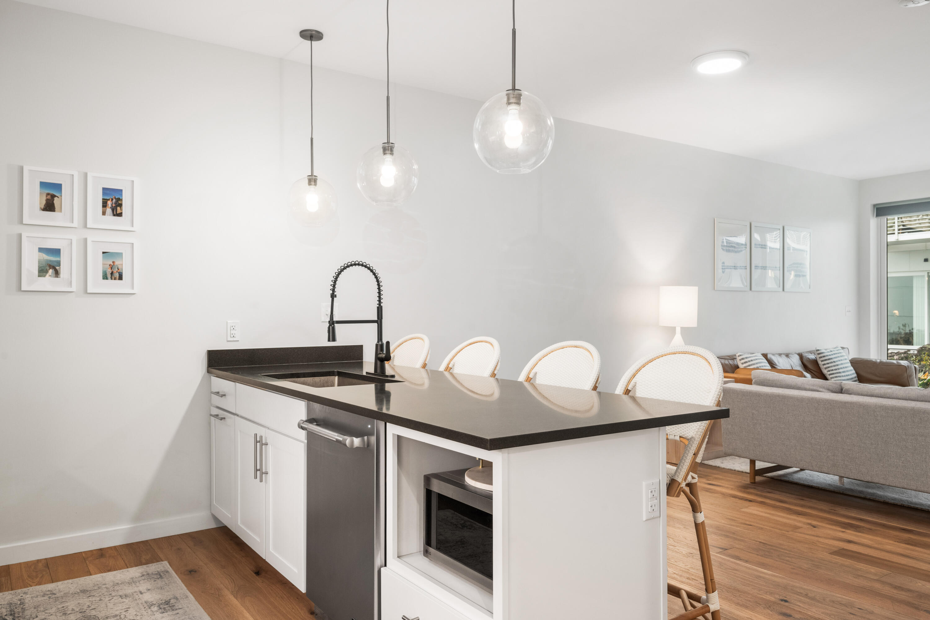 383 Commercial Street, 305