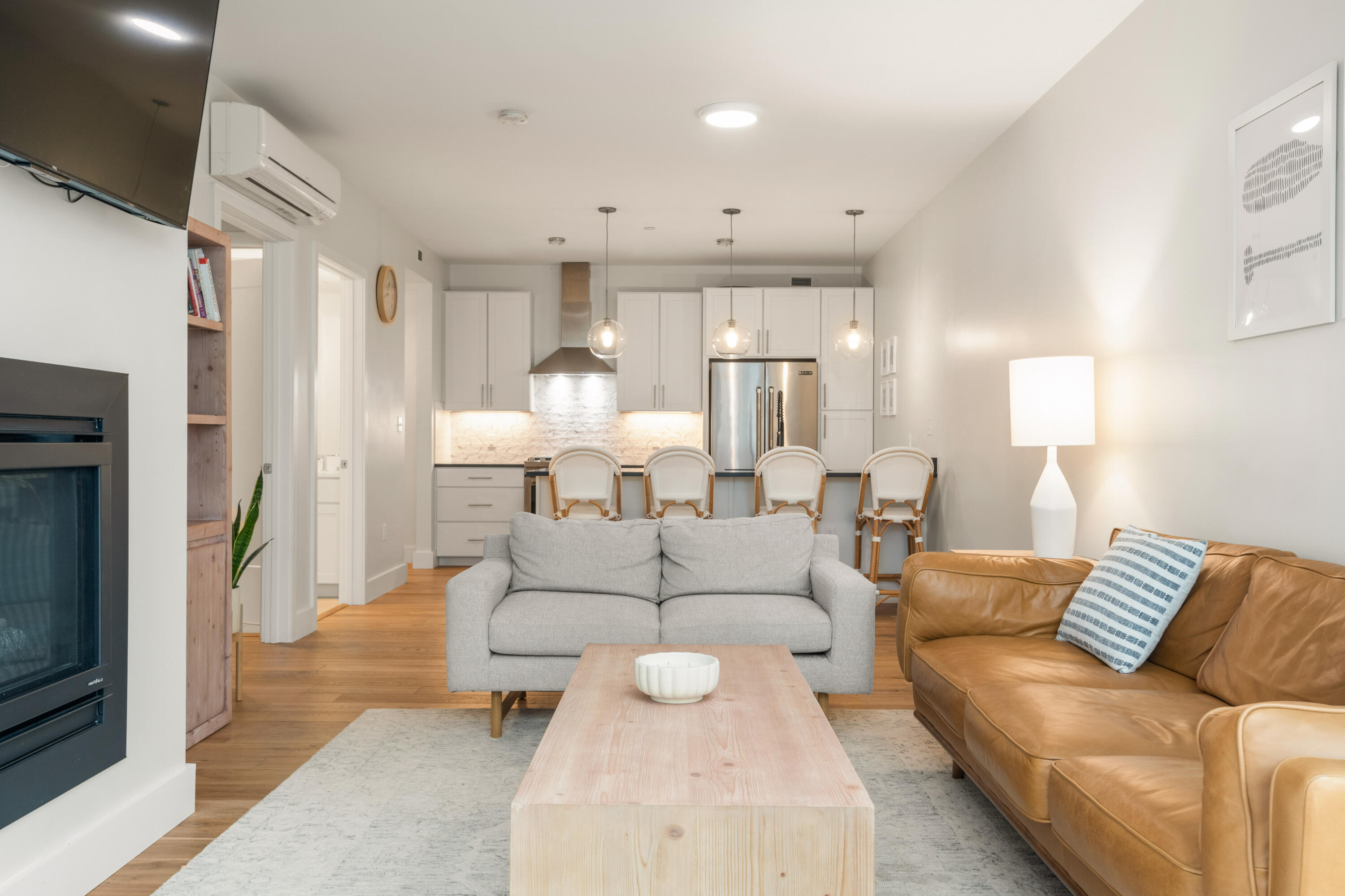 383 Commercial Street, 305