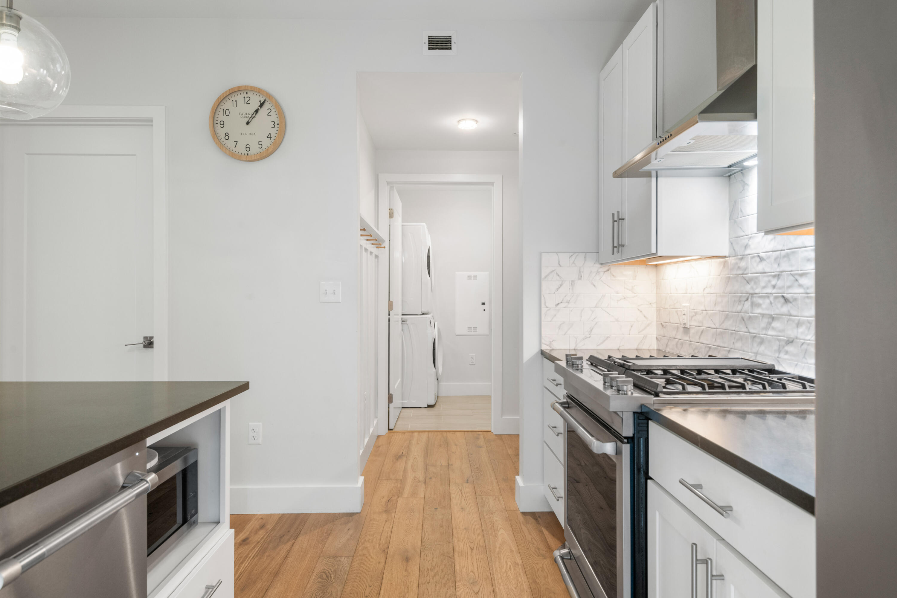 383 Commercial Street, 305