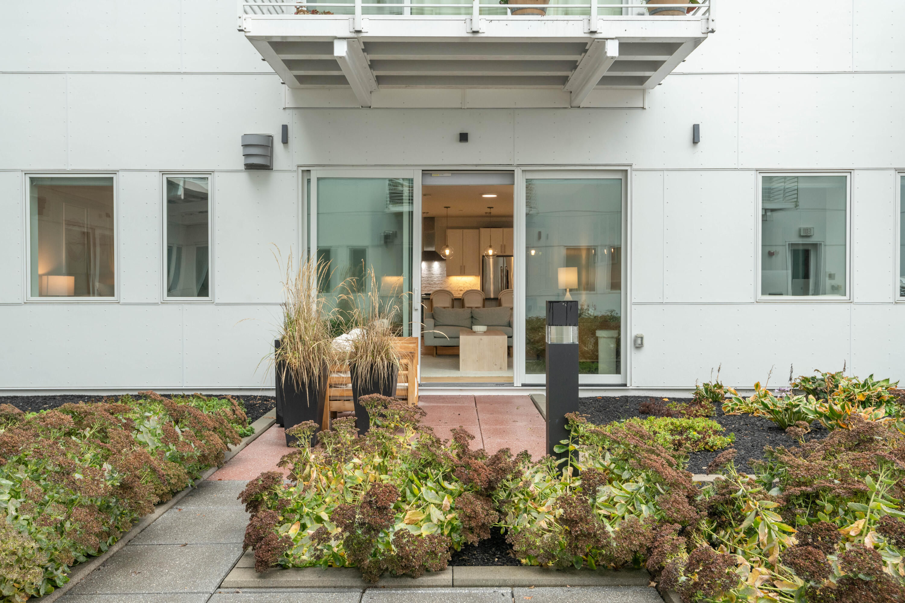 383 Commercial Street, 305