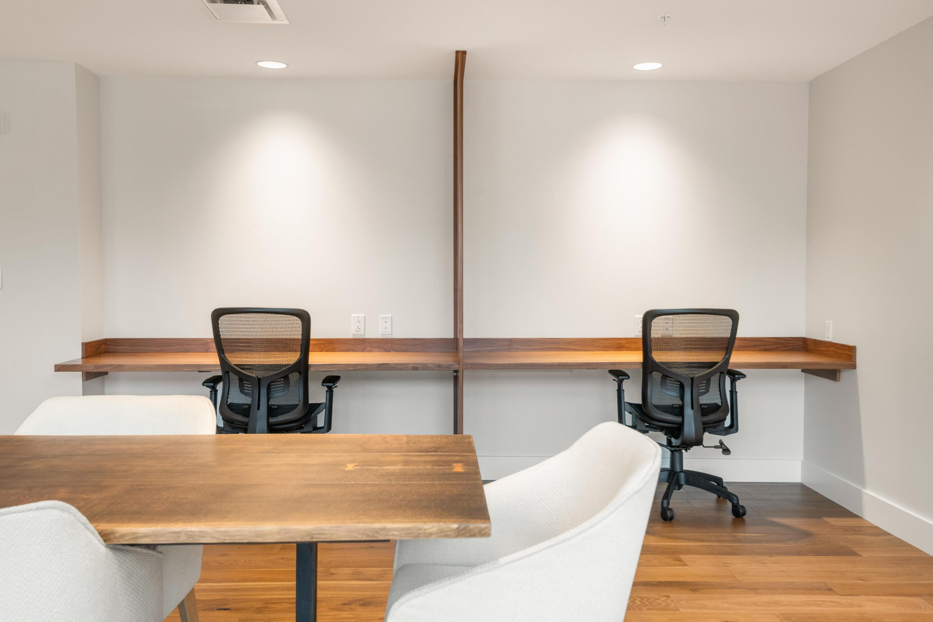 383 Commercial Street, 305