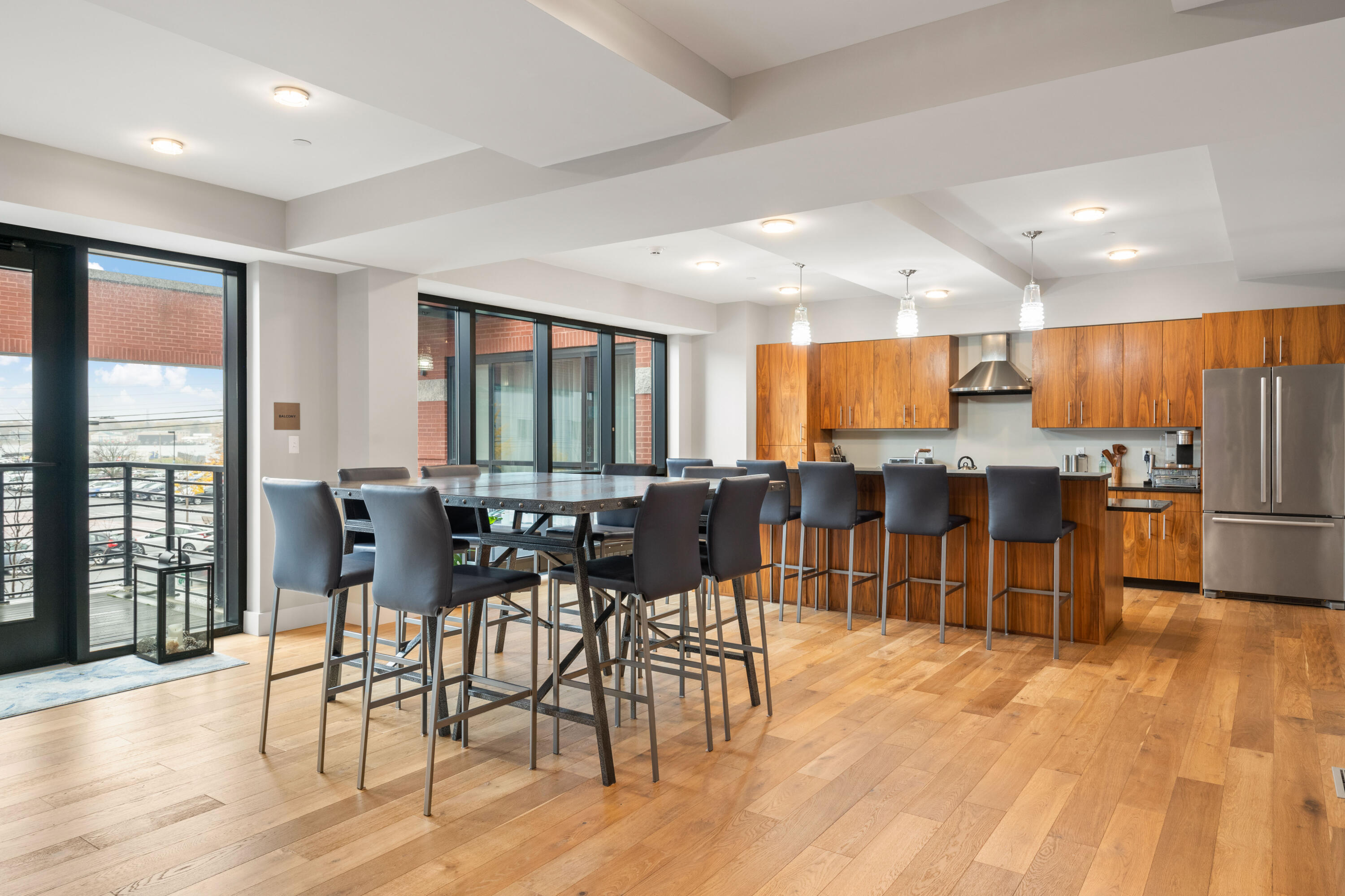 383 Commercial Street, 305