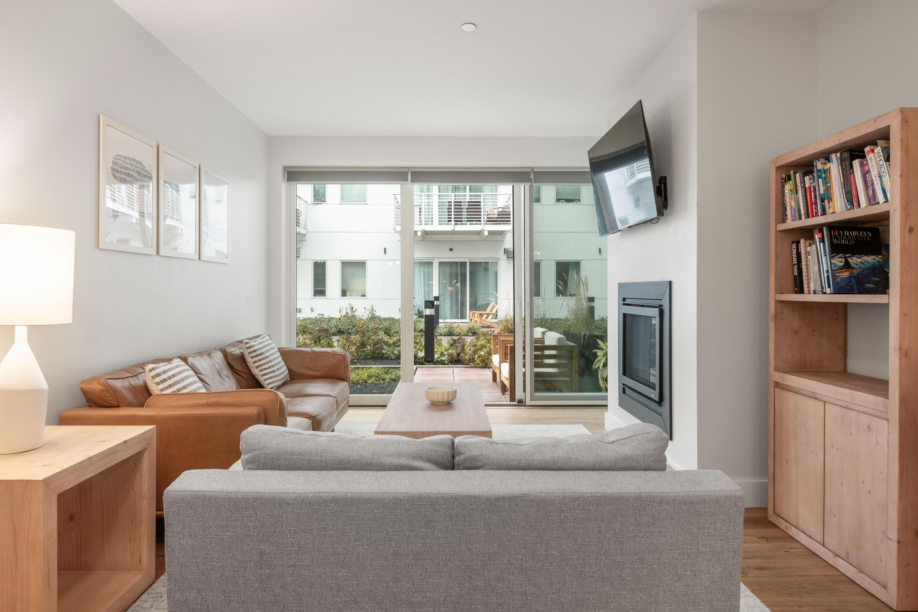 383 Commercial Street, 305