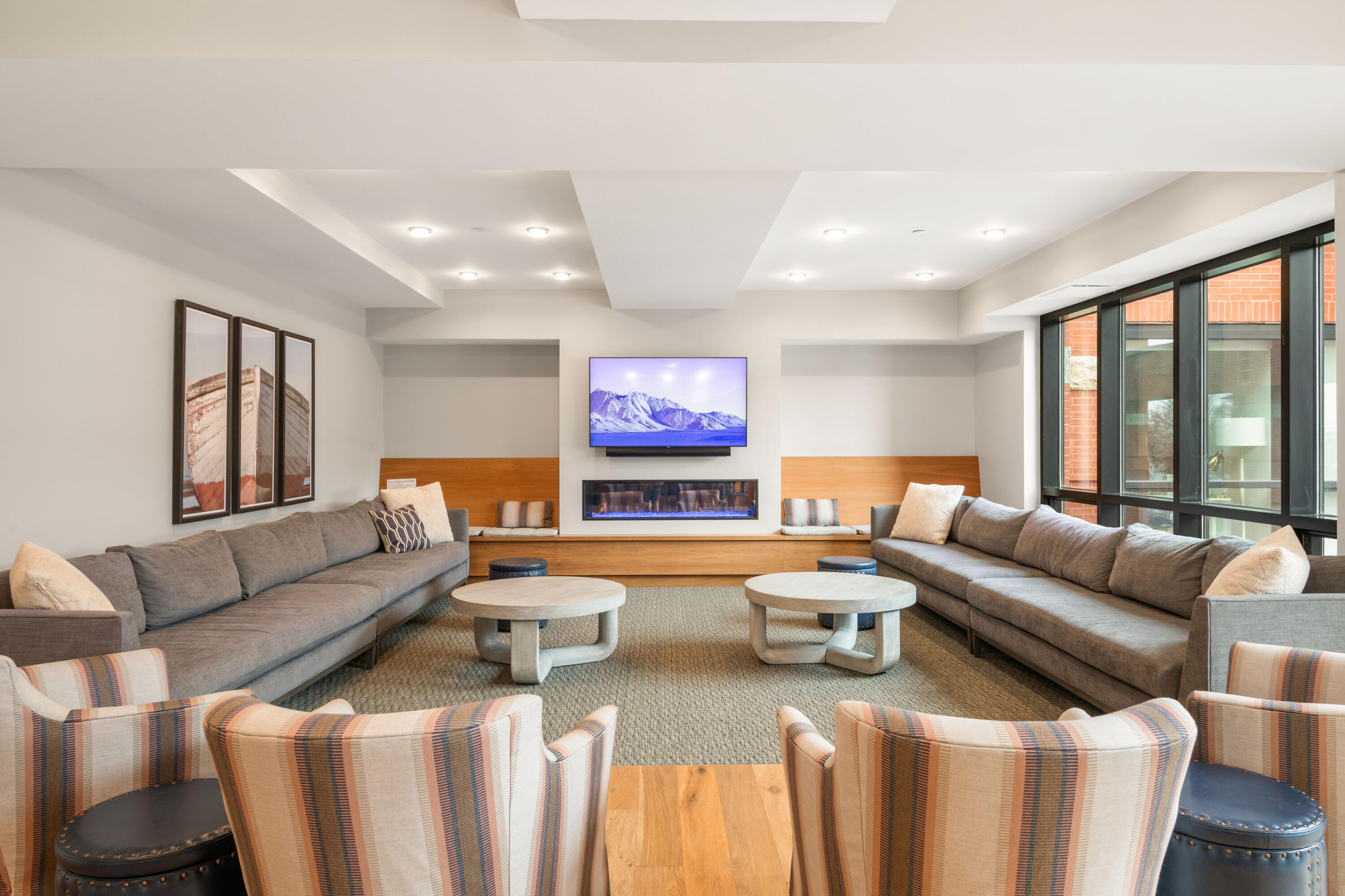 383 Commercial Street, 305