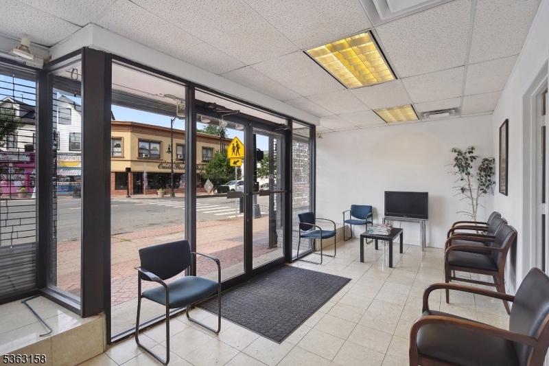 905 Elizabeth Ave