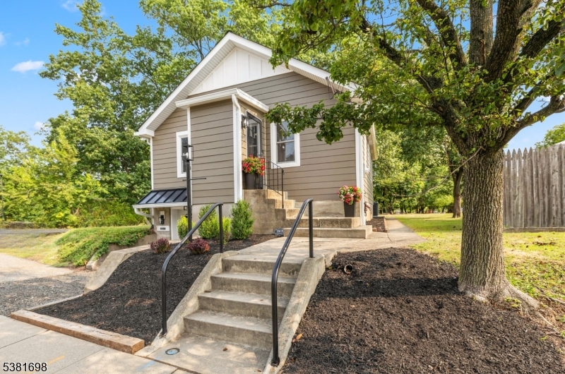 15 Lackawanna Ave