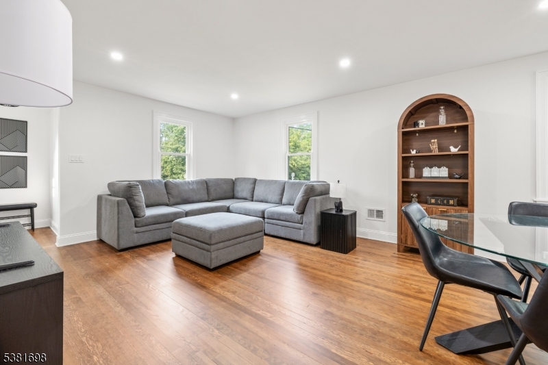 15 Lackawanna Ave