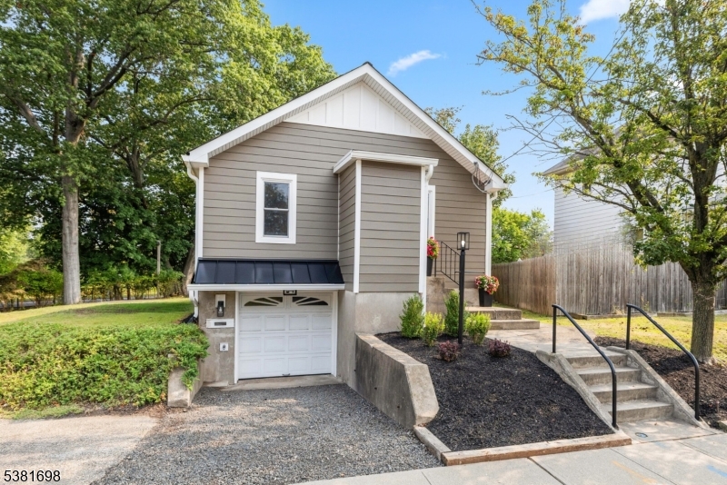 15 Lackawanna Ave