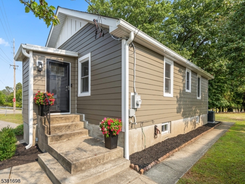 15 Lackawanna Ave