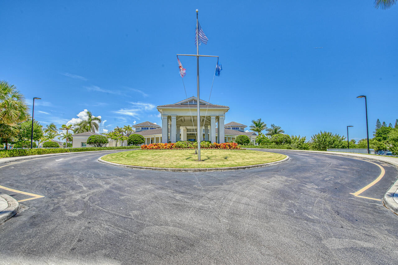 137 Cruiser Road S