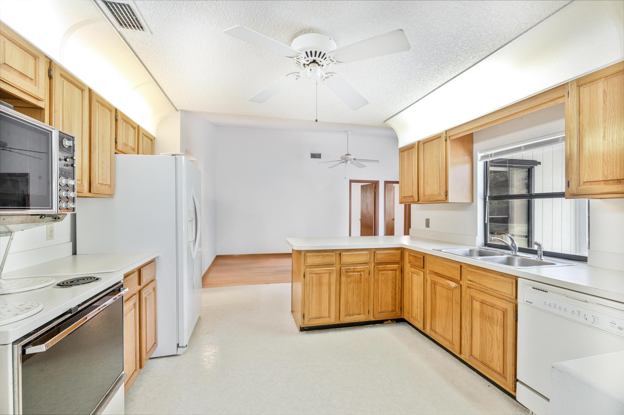 18375 Oak Leaf Court