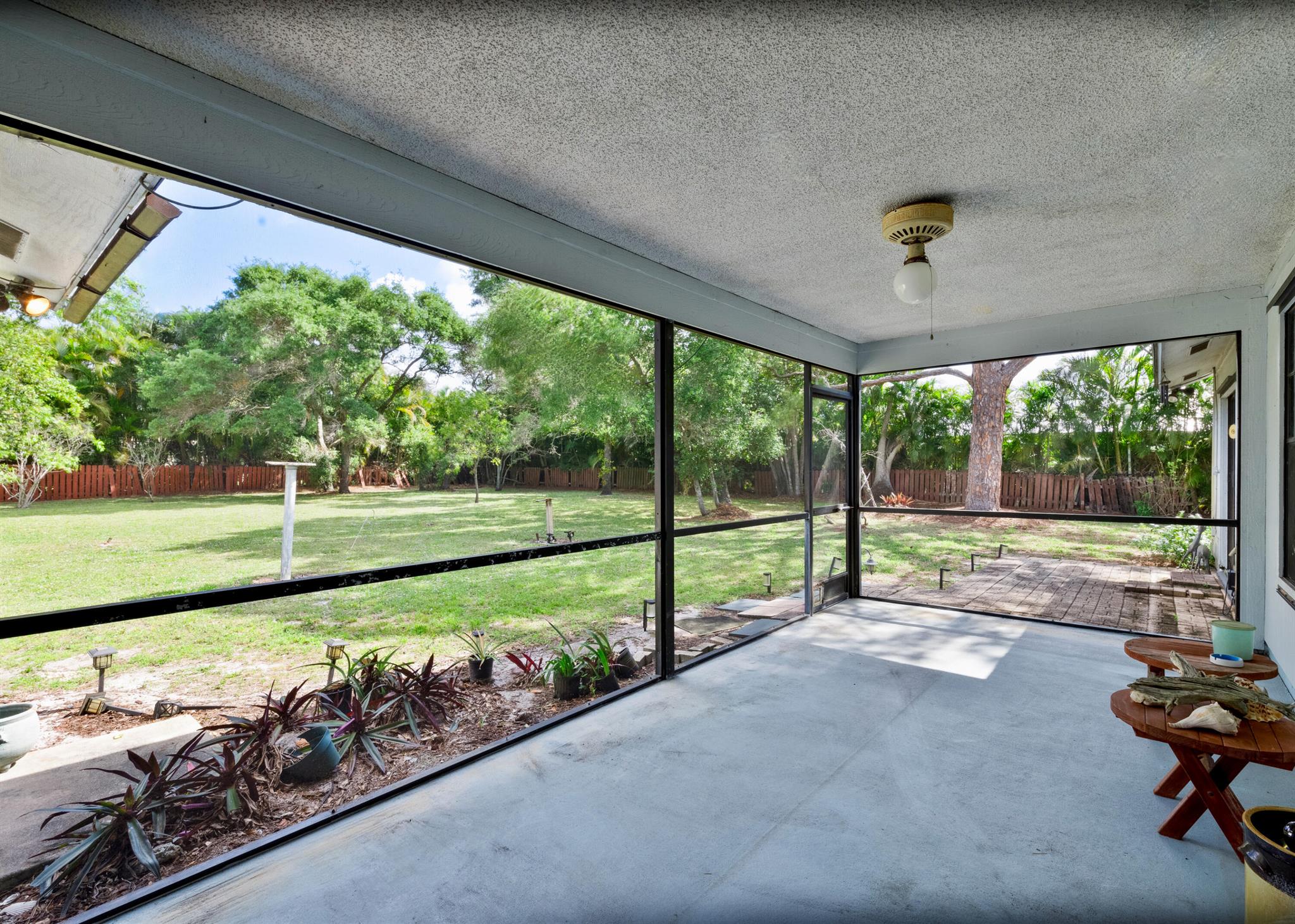 18375 Oak Leaf Court