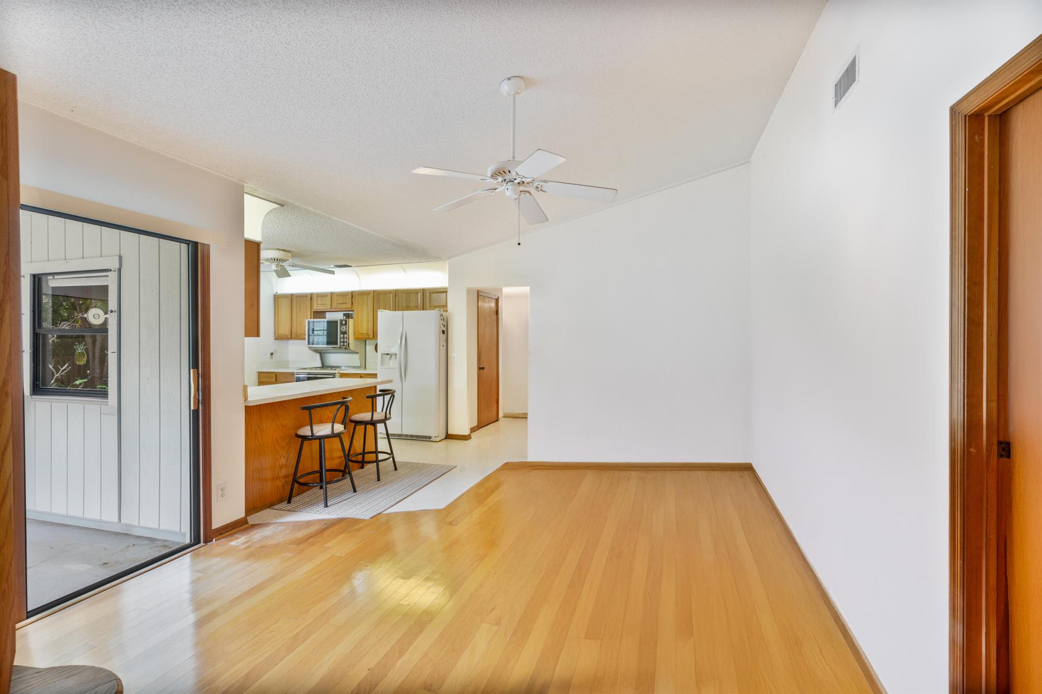 18375 Oak Leaf Court