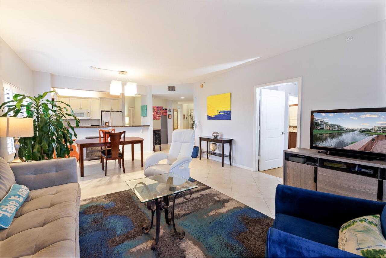 300 Uno Lago Drive 405