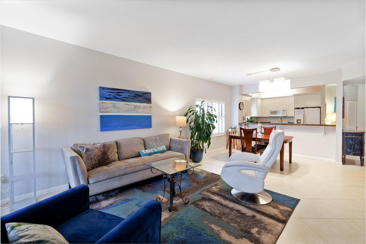 300 Uno Lago Drive 405