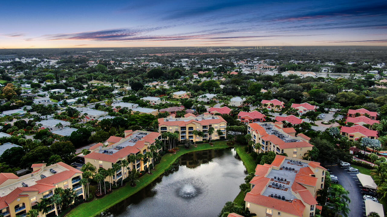 300 Uno Lago Drive 405