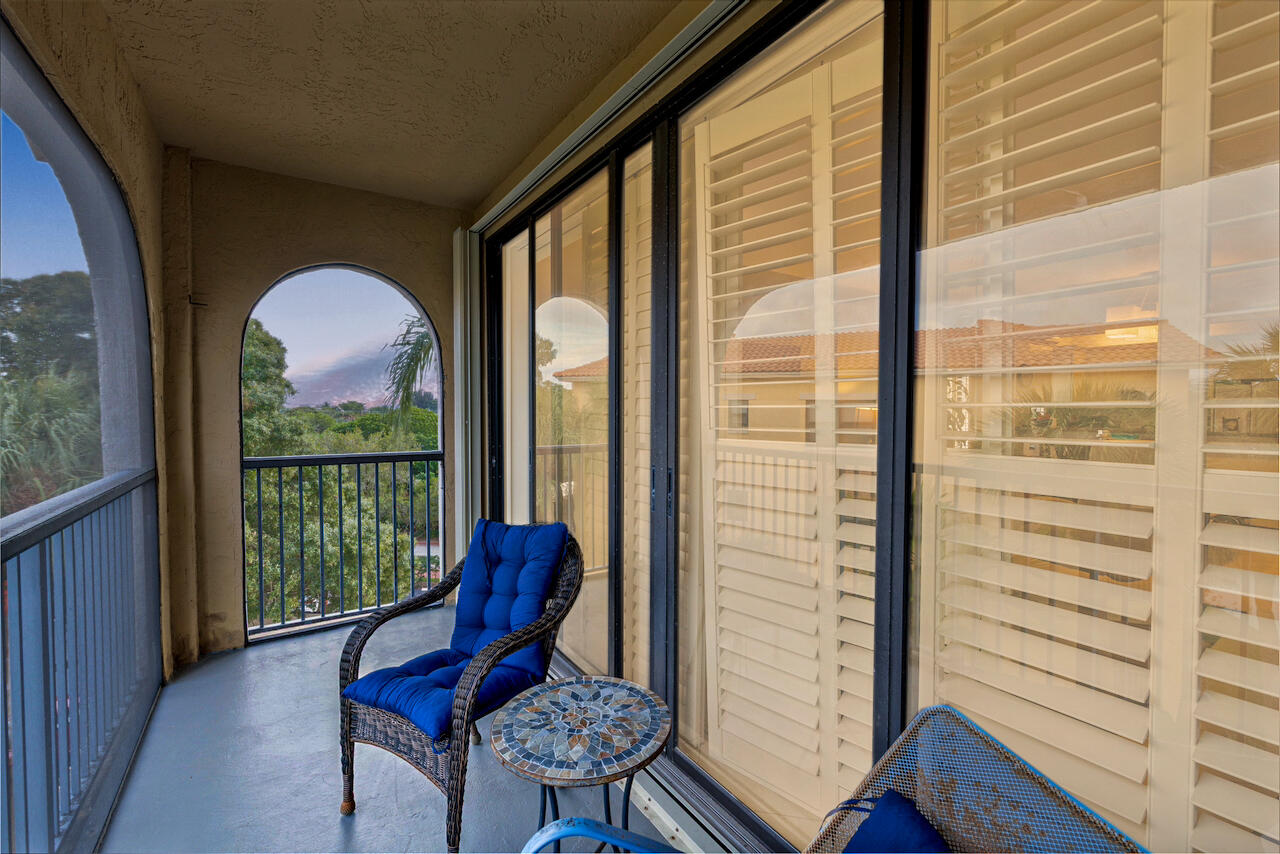 300 Uno Lago Drive 405