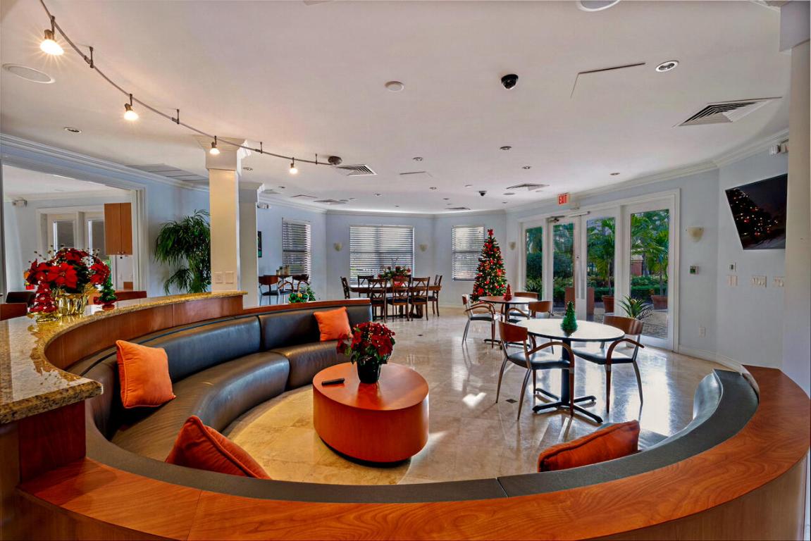 300 Uno Lago Drive 405