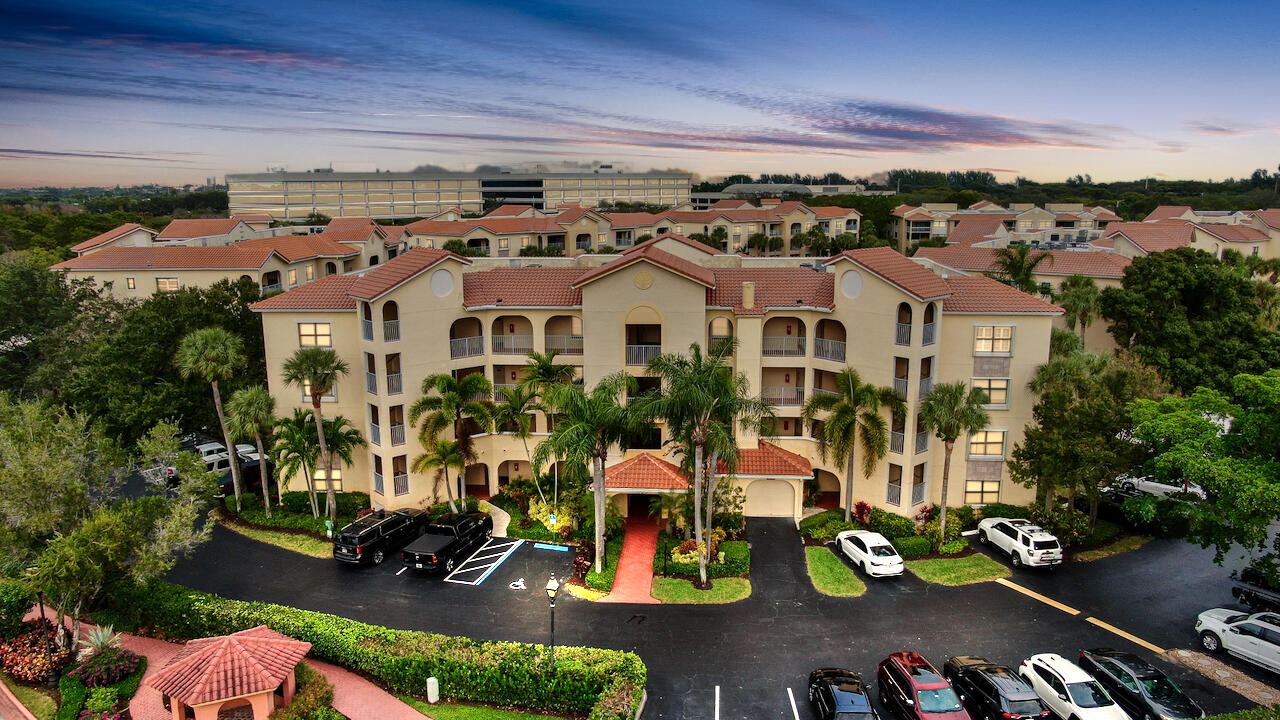 300 Uno Lago Drive 405