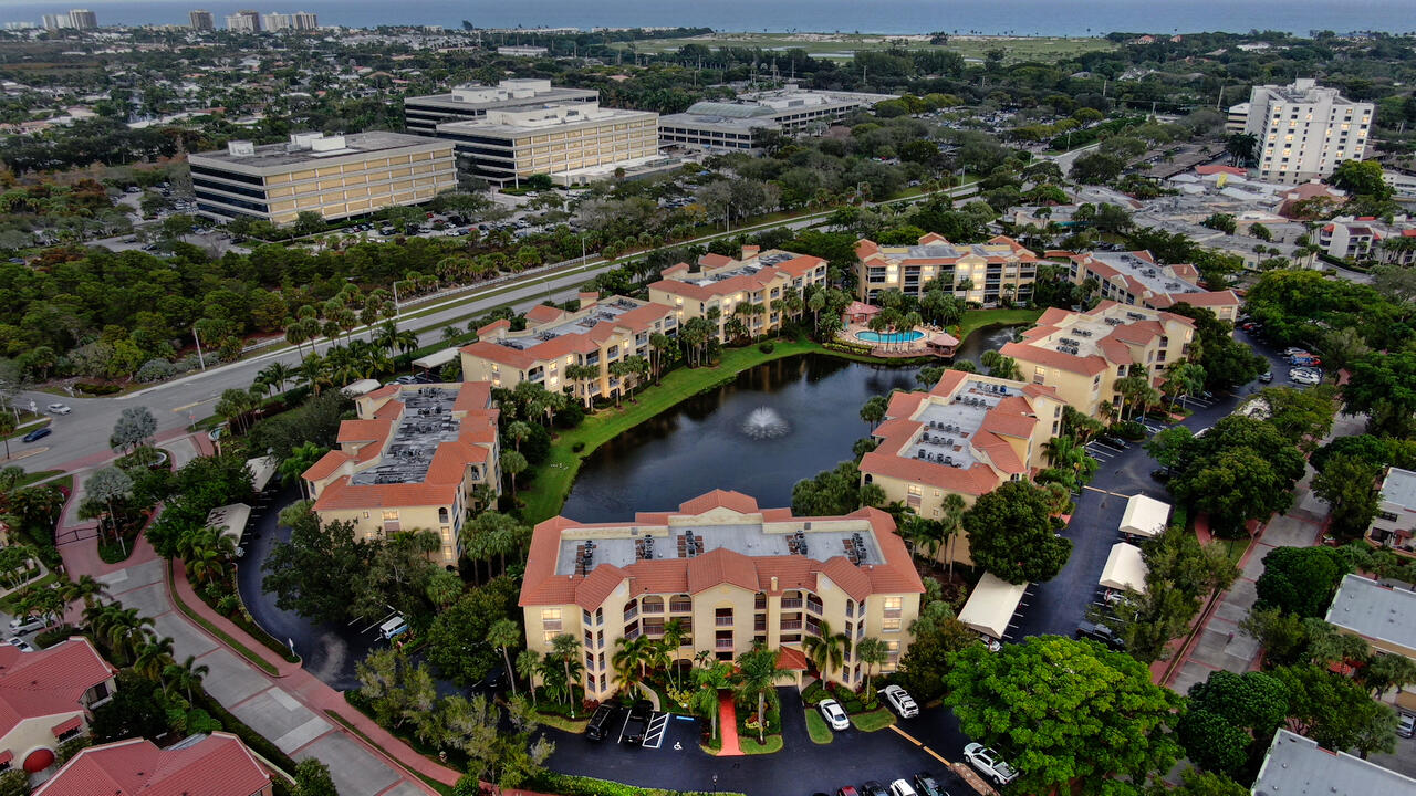 300 Uno Lago Drive 405