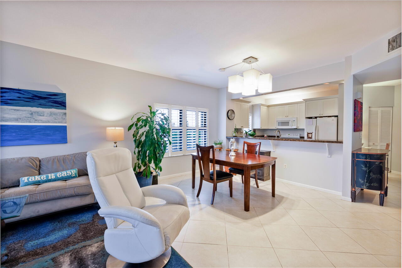 300 Uno Lago Drive 405