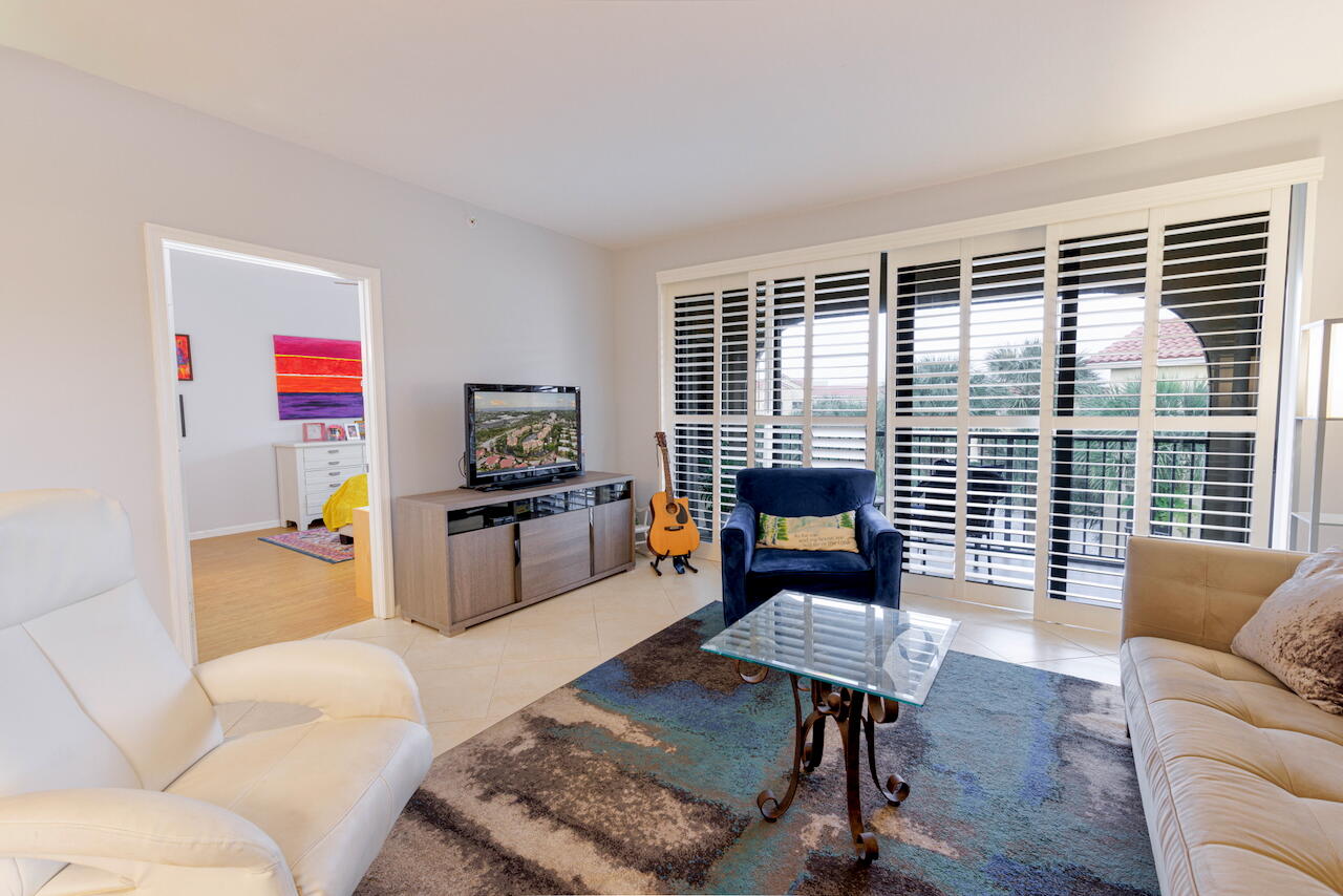 300 Uno Lago Drive 405