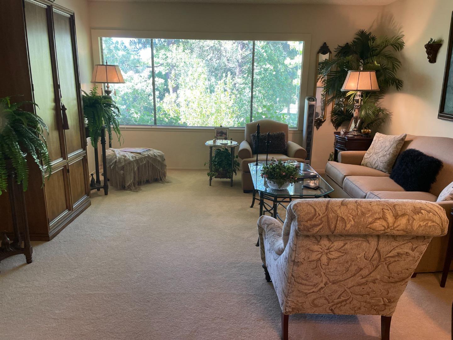 2140 Santa Cruz Avenue 201