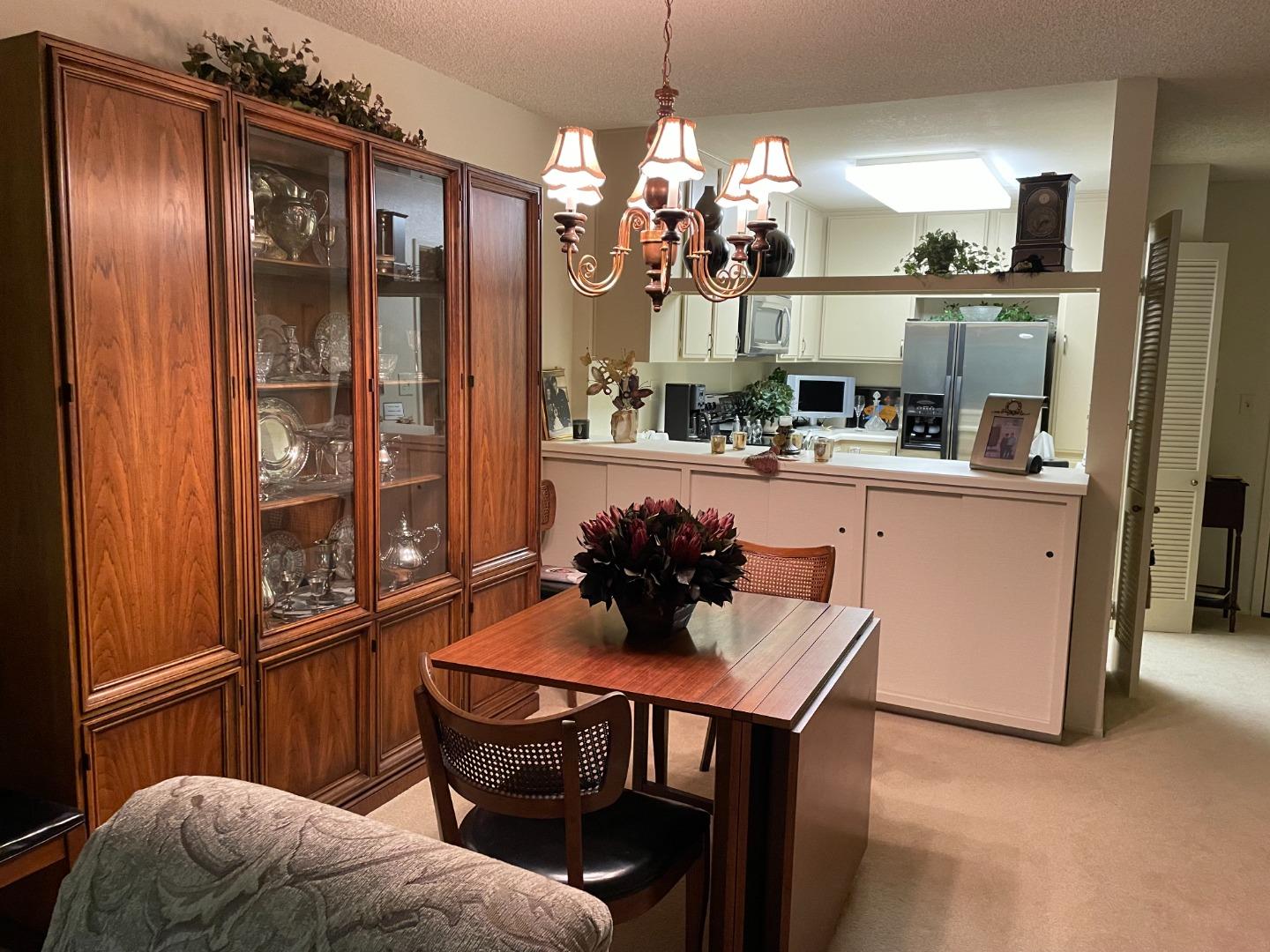 2140 Santa Cruz Avenue 201