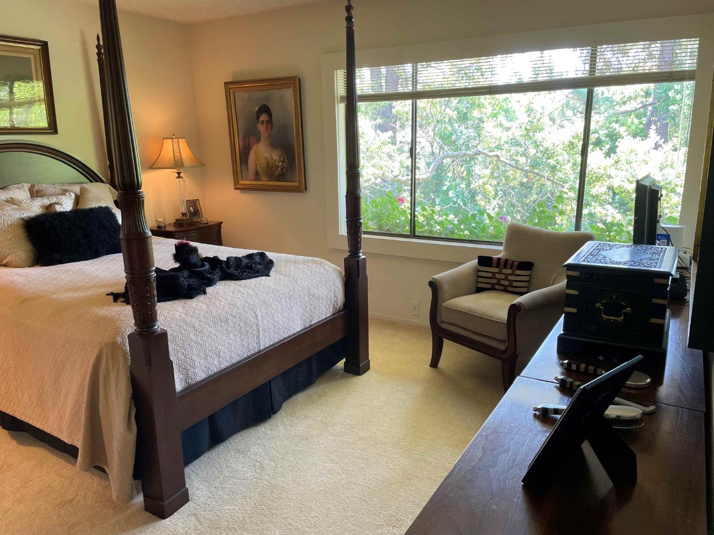 2140 Santa Cruz Avenue 201