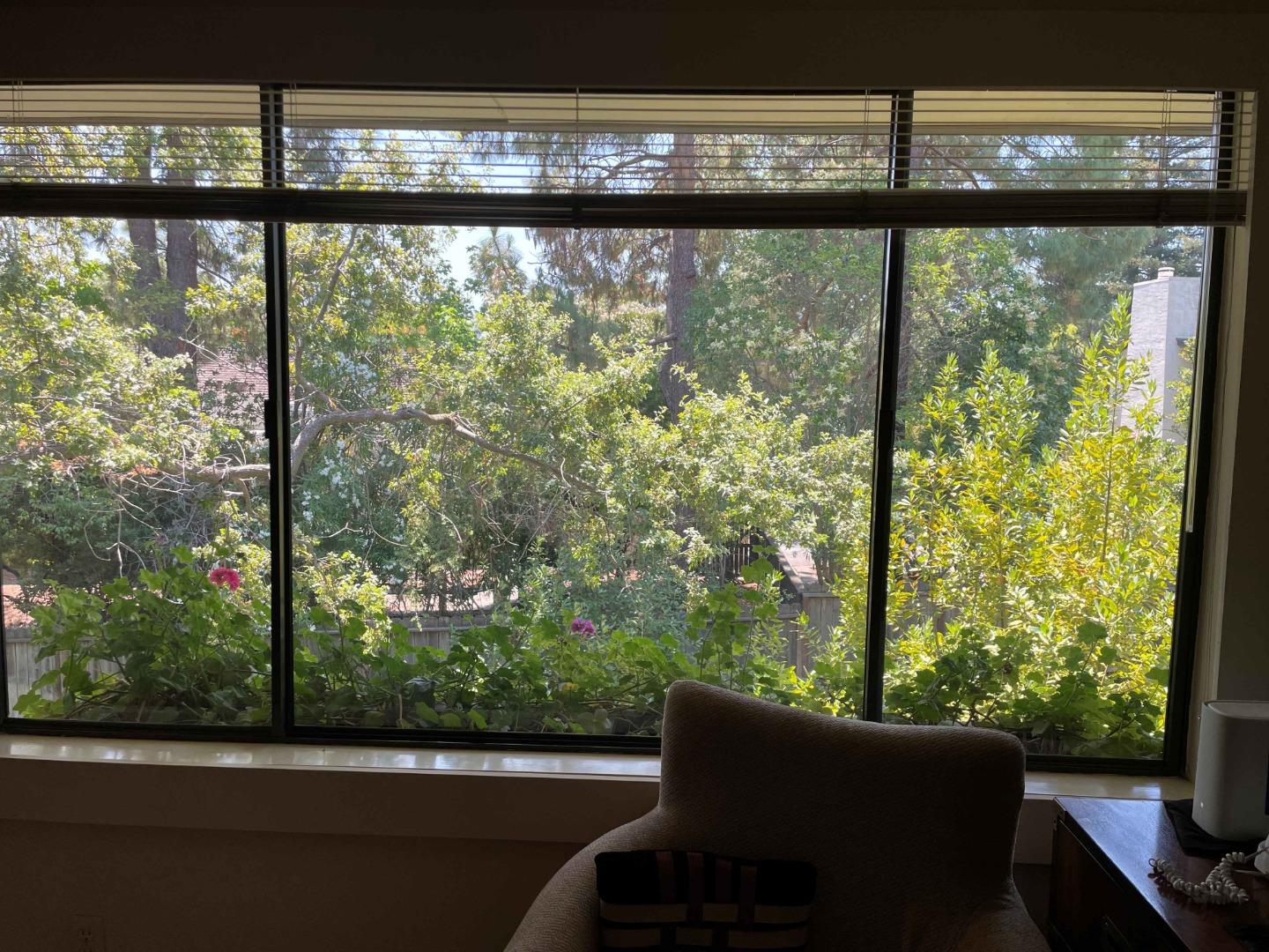 2140 Santa Cruz Avenue 201