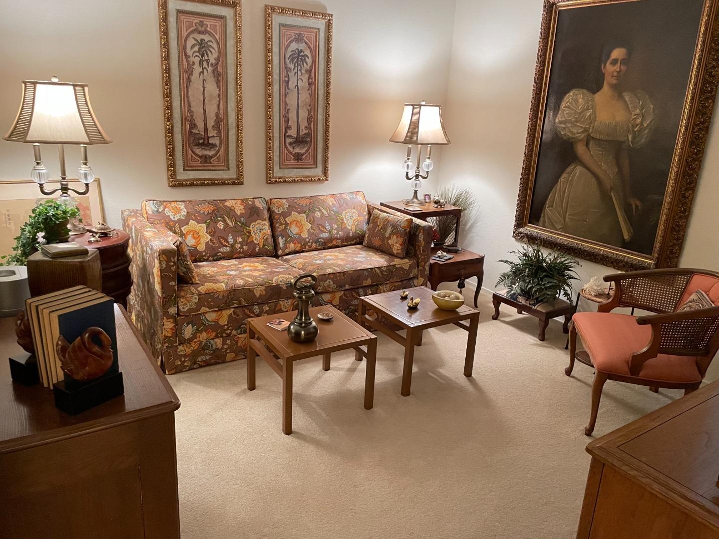 2140 Santa Cruz Avenue 201