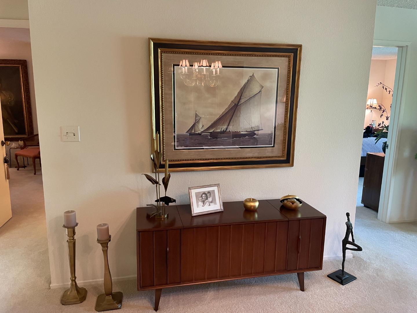 2140 Santa Cruz Avenue 201