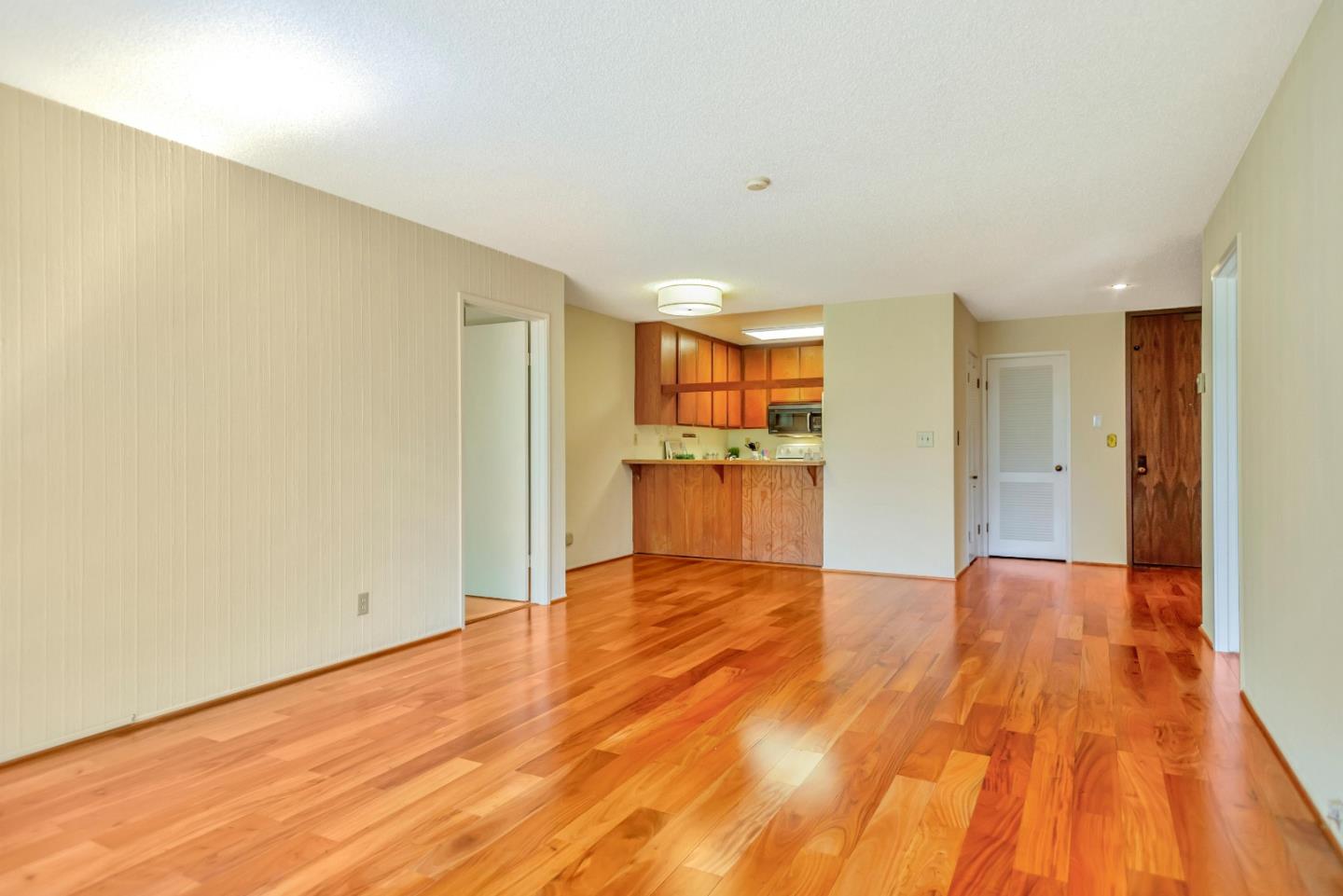 2140 Santa Cruz Avenue E109