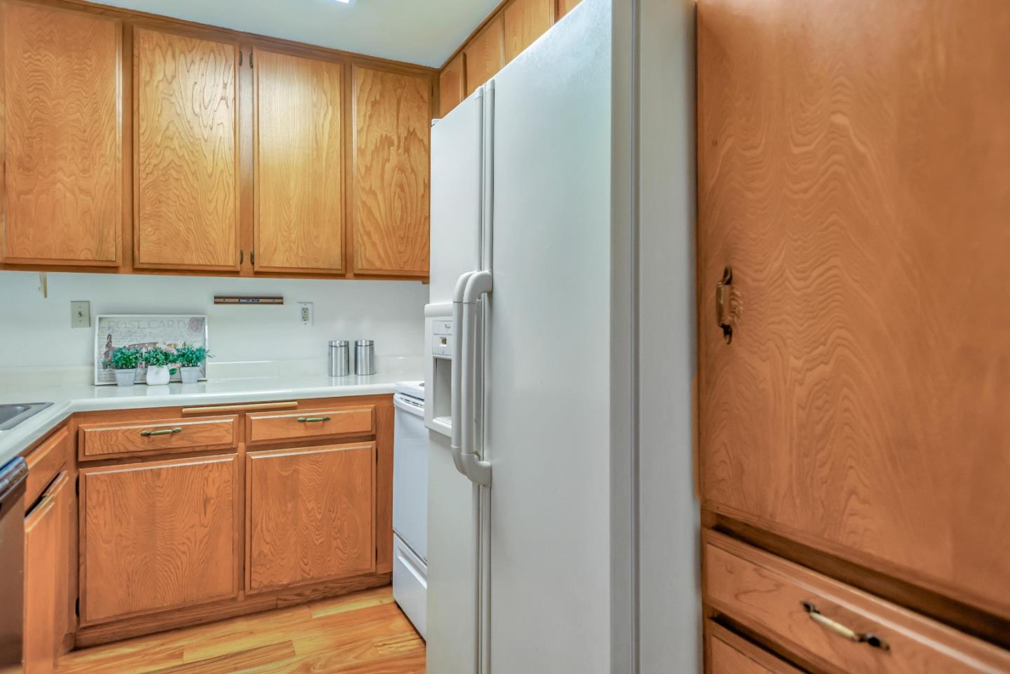 2140 Santa Cruz Avenue E109