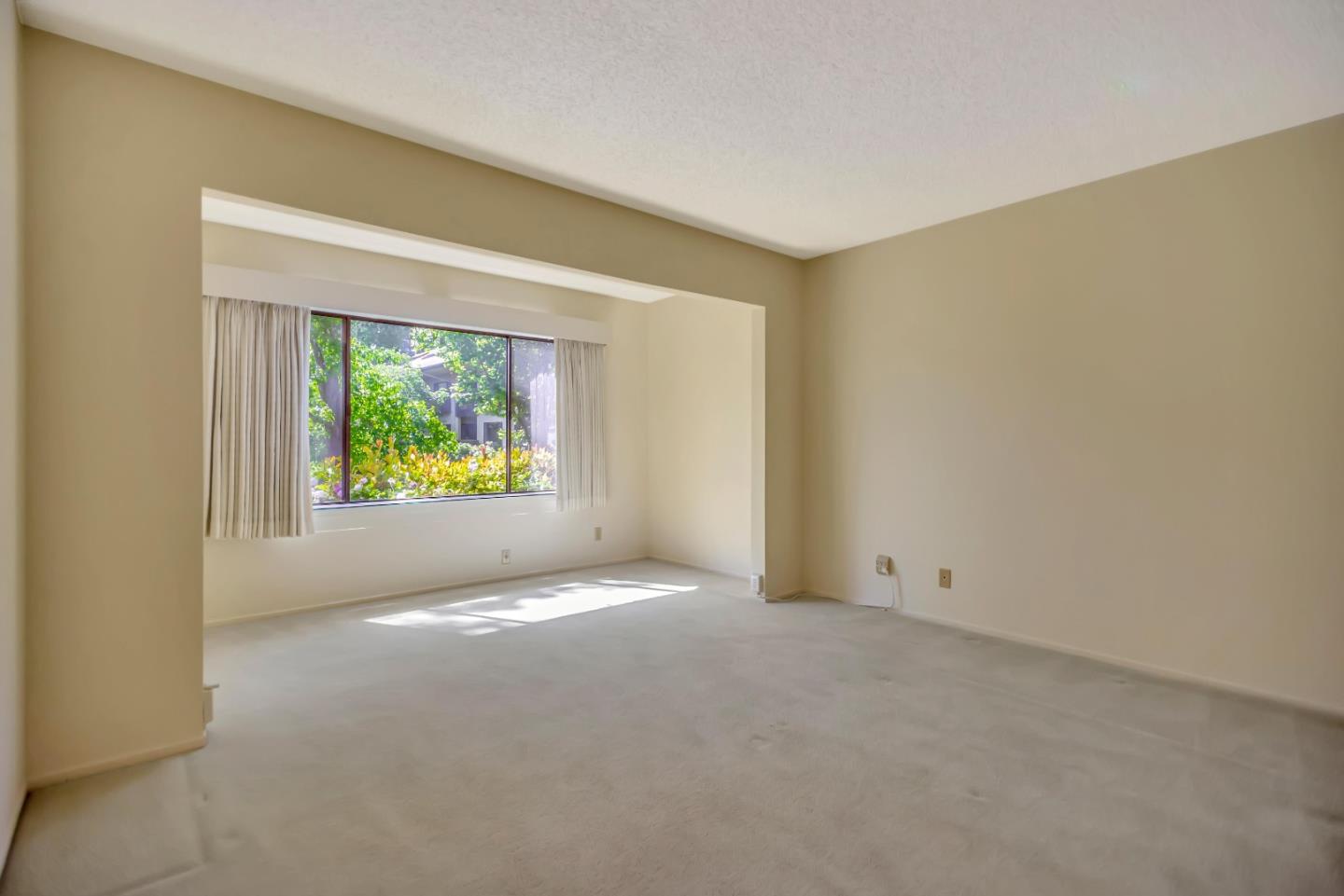 2140 Santa Cruz Avenue E109