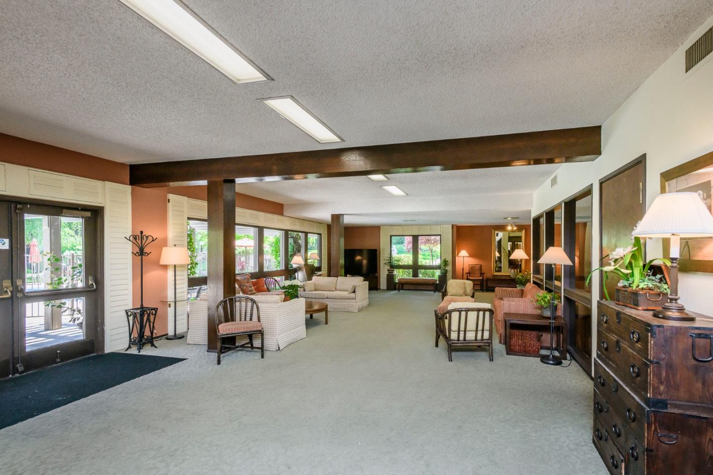 2140 Santa Cruz Avenue E109