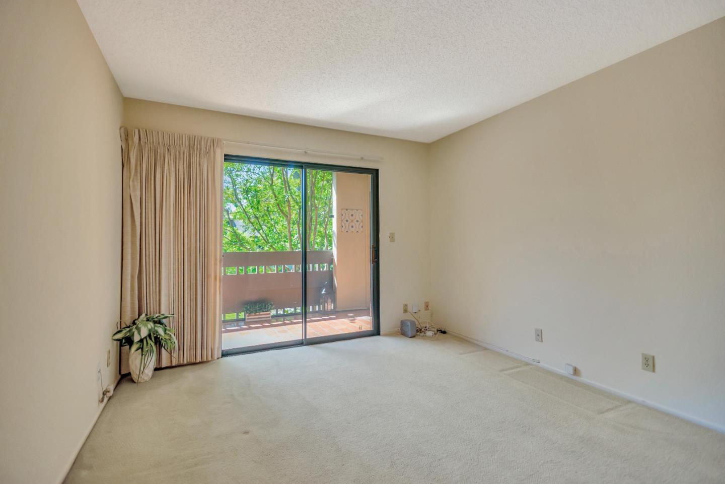 2140 Santa Cruz Avenue E109