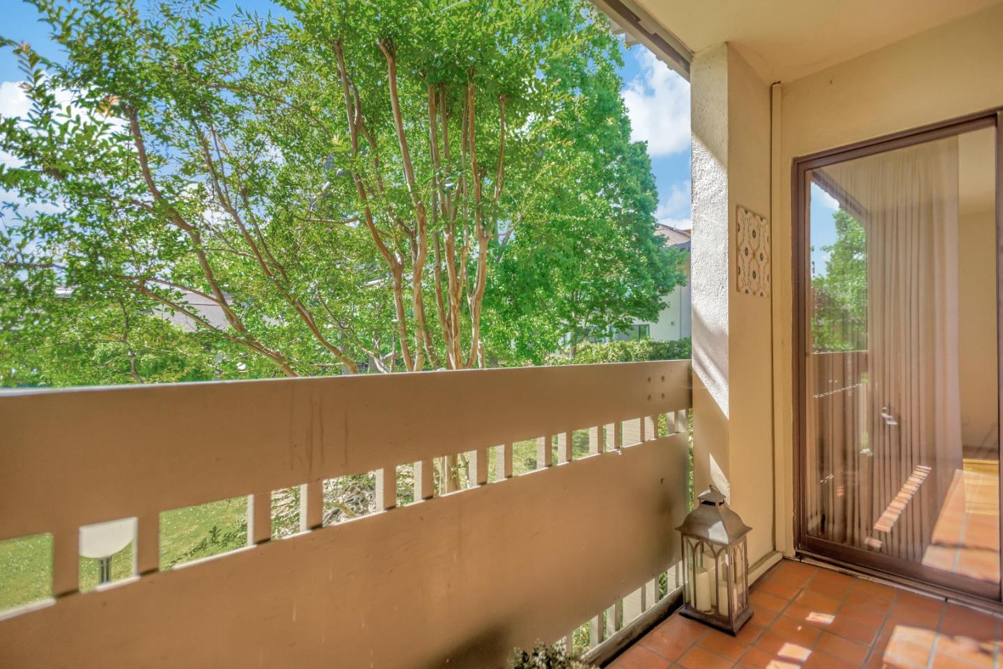 2140 Santa Cruz Avenue E109