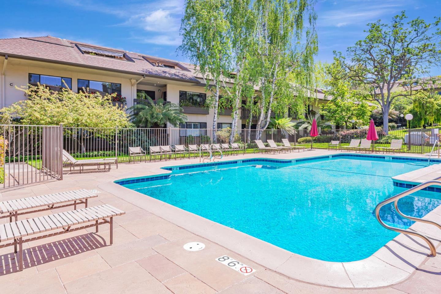 2140 Santa Cruz Avenue B108