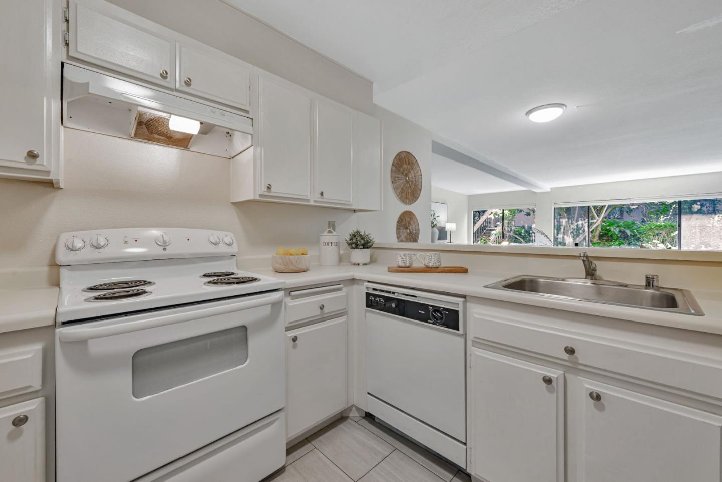 2140 Santa Cruz Avenue B108