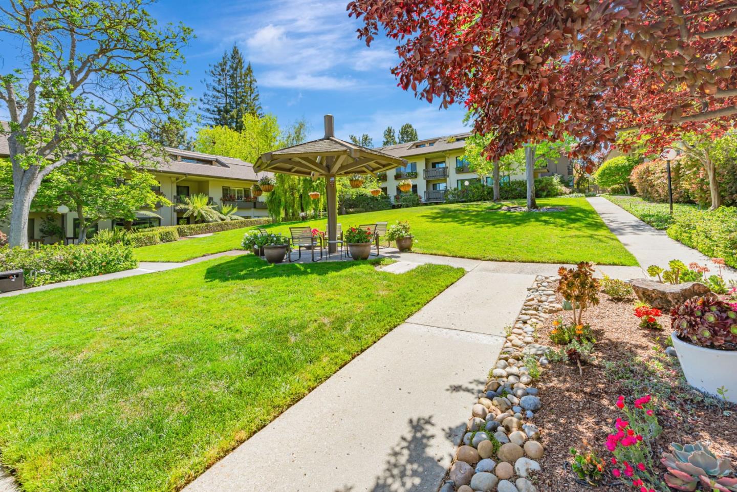 2140 Santa Cruz Avenue B108