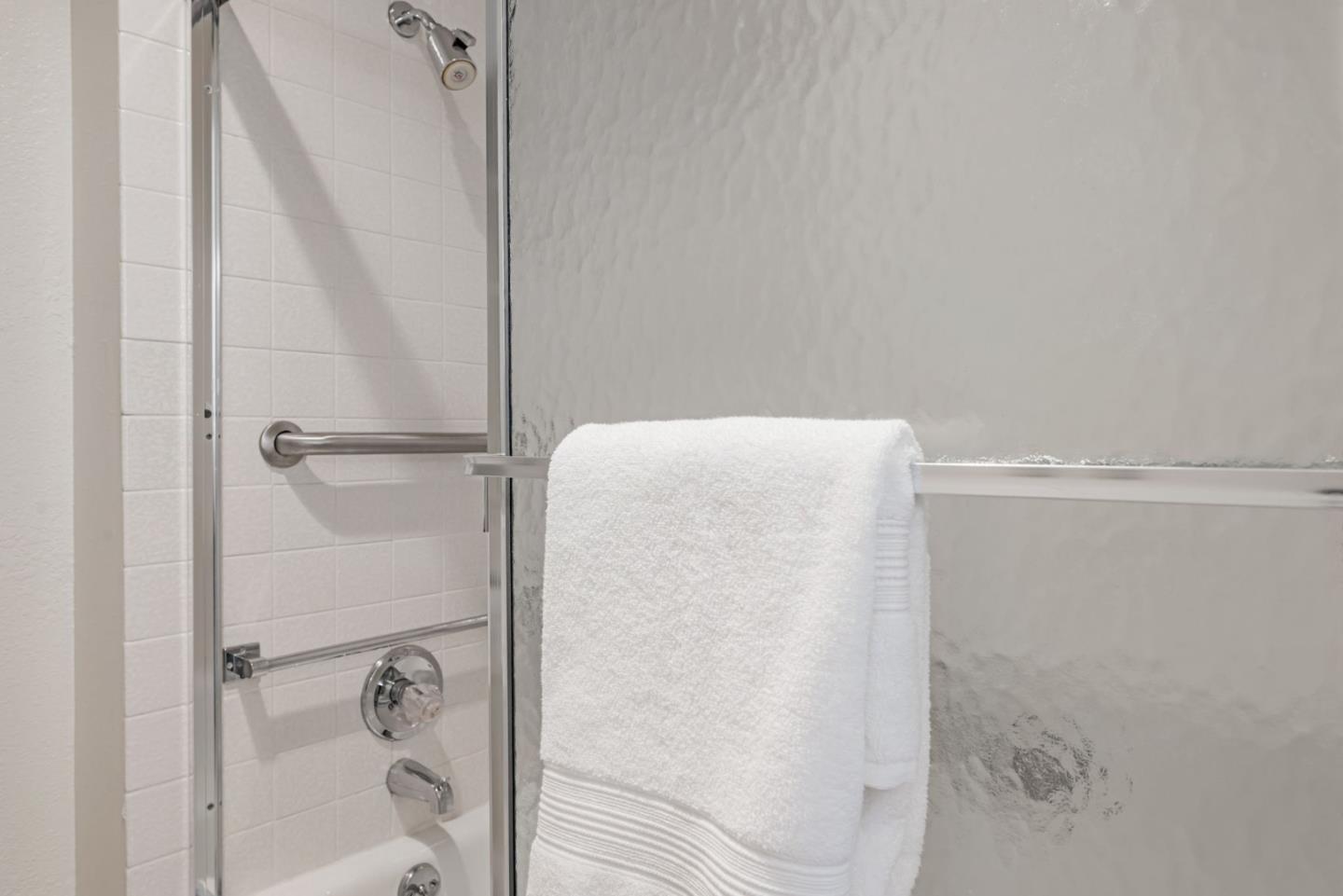 2140 Santa Cruz Avenue B108